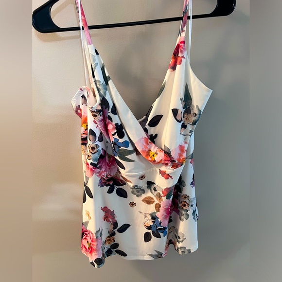 Venus size 1X white floral cross front spaghetti strap flowy tank - Picture 1 of 5